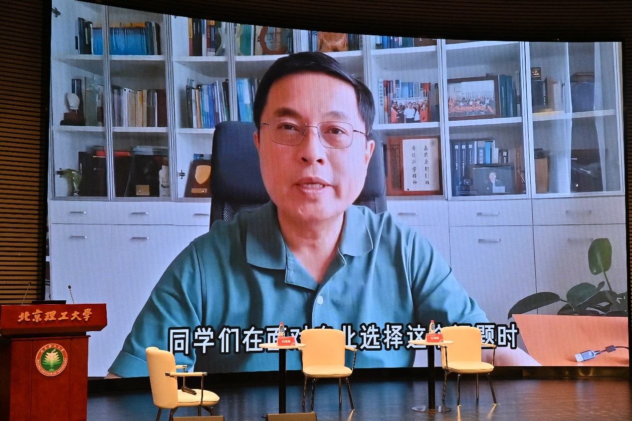 胡 線(xiàn)上.png